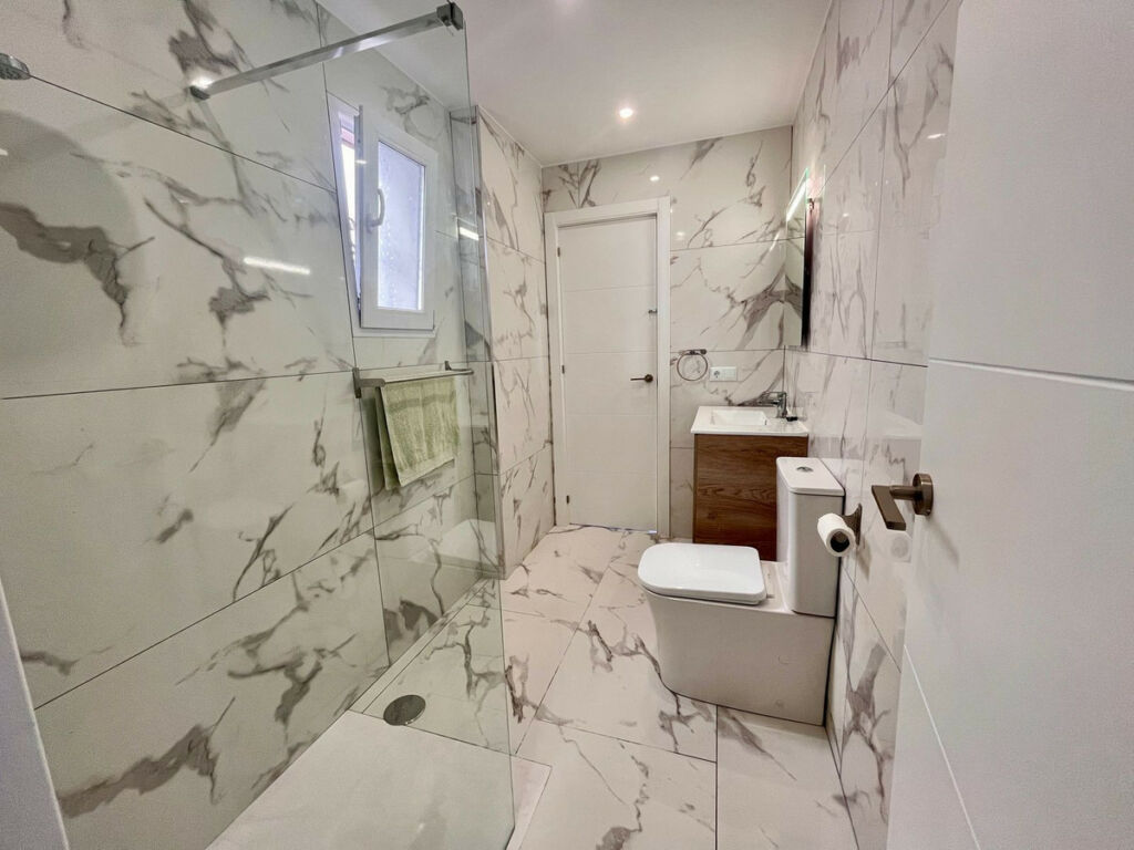Middle Floor Apartment Villamartin Alicante - image 17