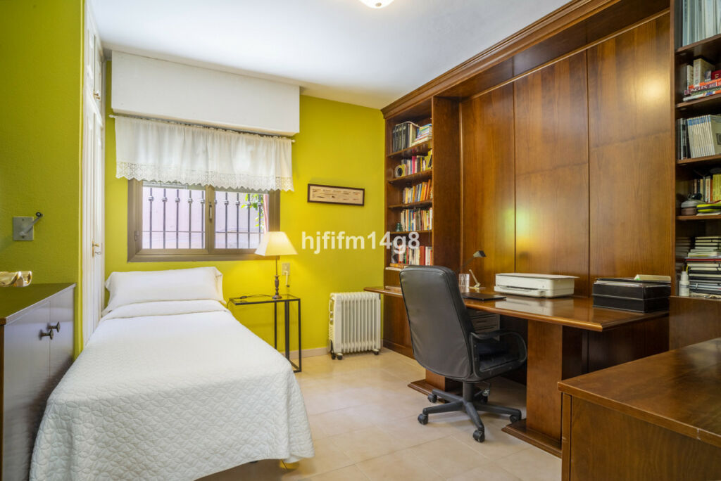 Detached Villa Nueva Andalucía Málaga - image 16