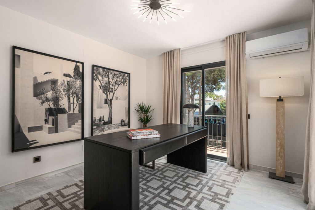 Detached Villa Nueva Andalucía Málaga - image 16