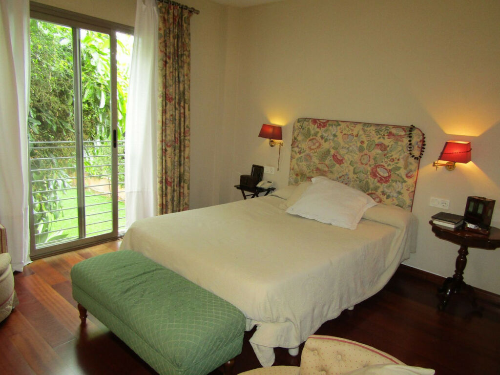 Detached Villa Málaga Este Málaga - image 16