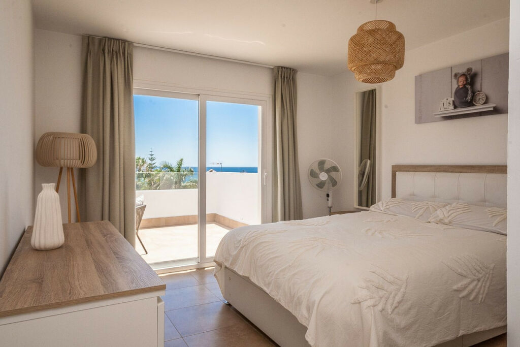 Detached Villa Estepona Málaga - image 16