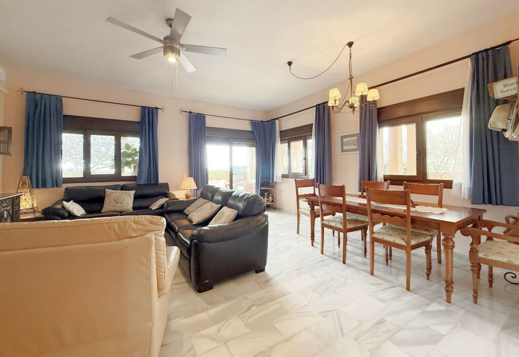 Townhouse Casares Playa Málaga - image 16