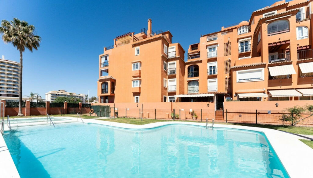 Middle Floor Apartment Los Alamos Málaga - image 16