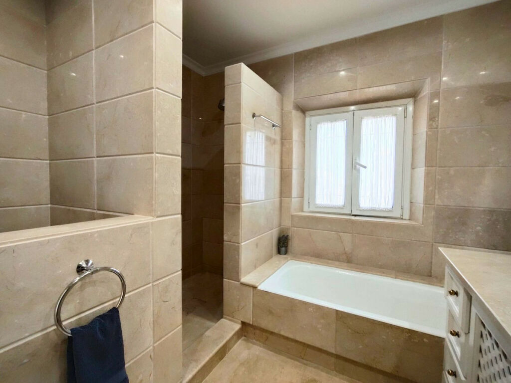 Detached Villa Sotogrande Alto Cádiz - image 16