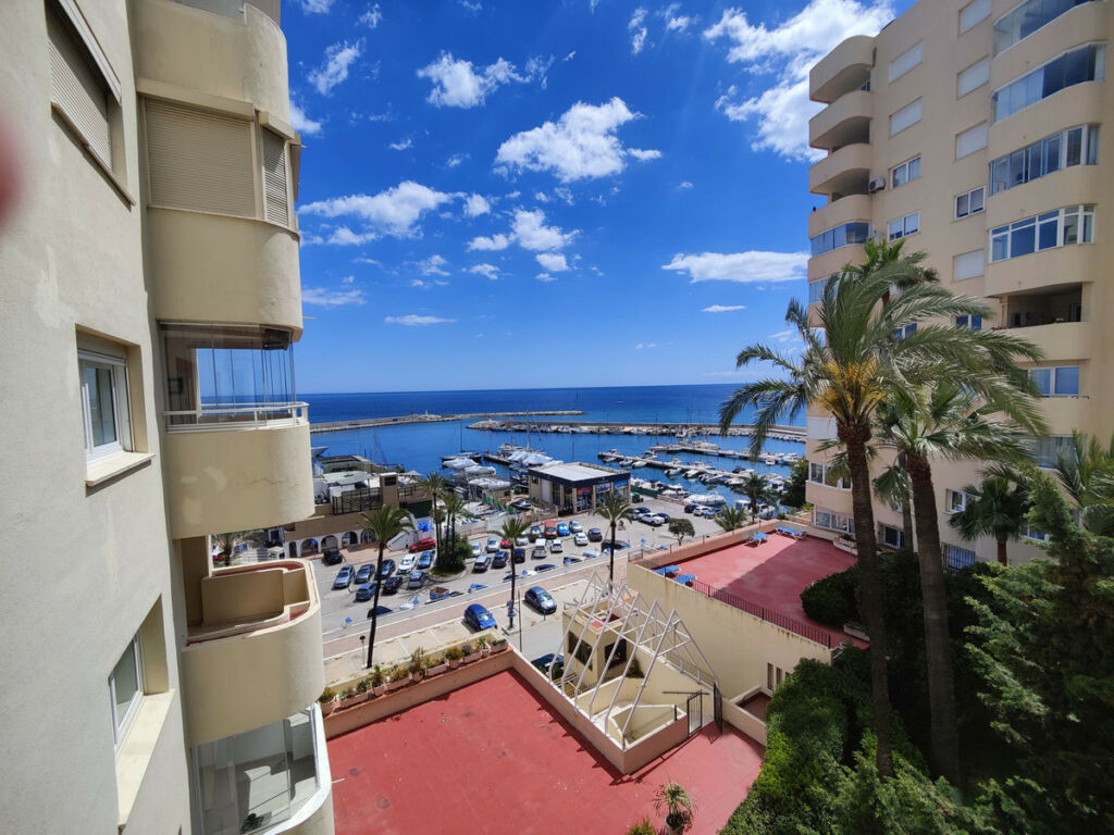 Middle Floor Apartment Estepona Málaga - image 15