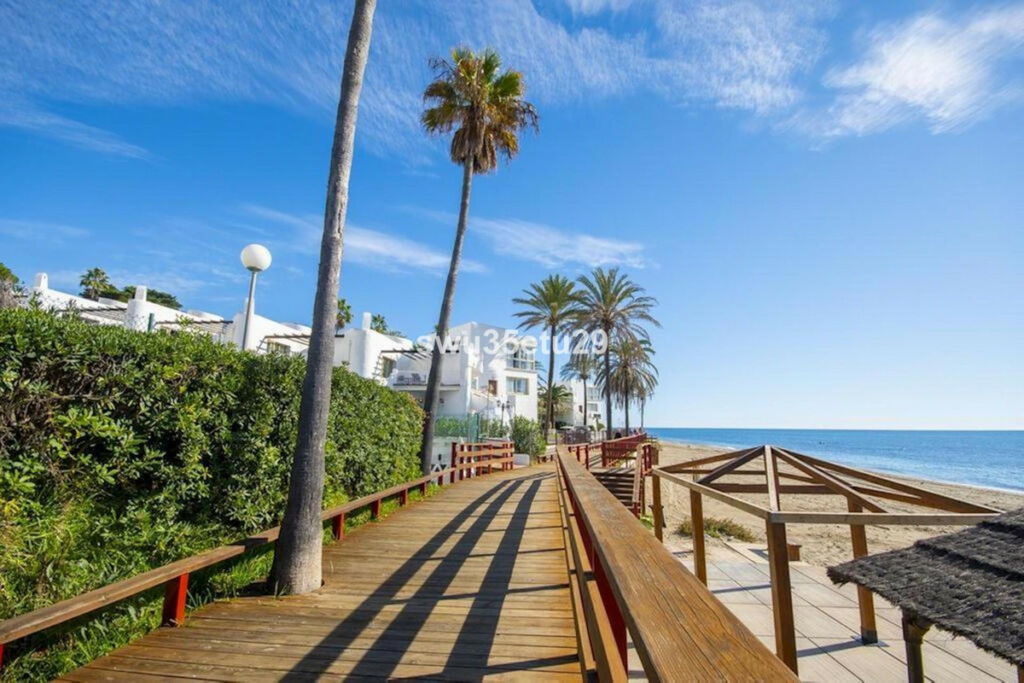 Middle Floor Apartment Calahonda Málaga - image 16