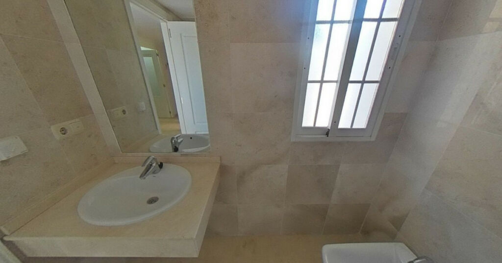 Ground Floor Apartment Río Real Málaga - image 16