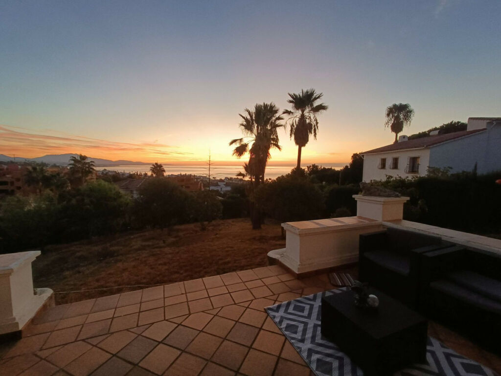 Detached Villa Estepona Málaga - image 12