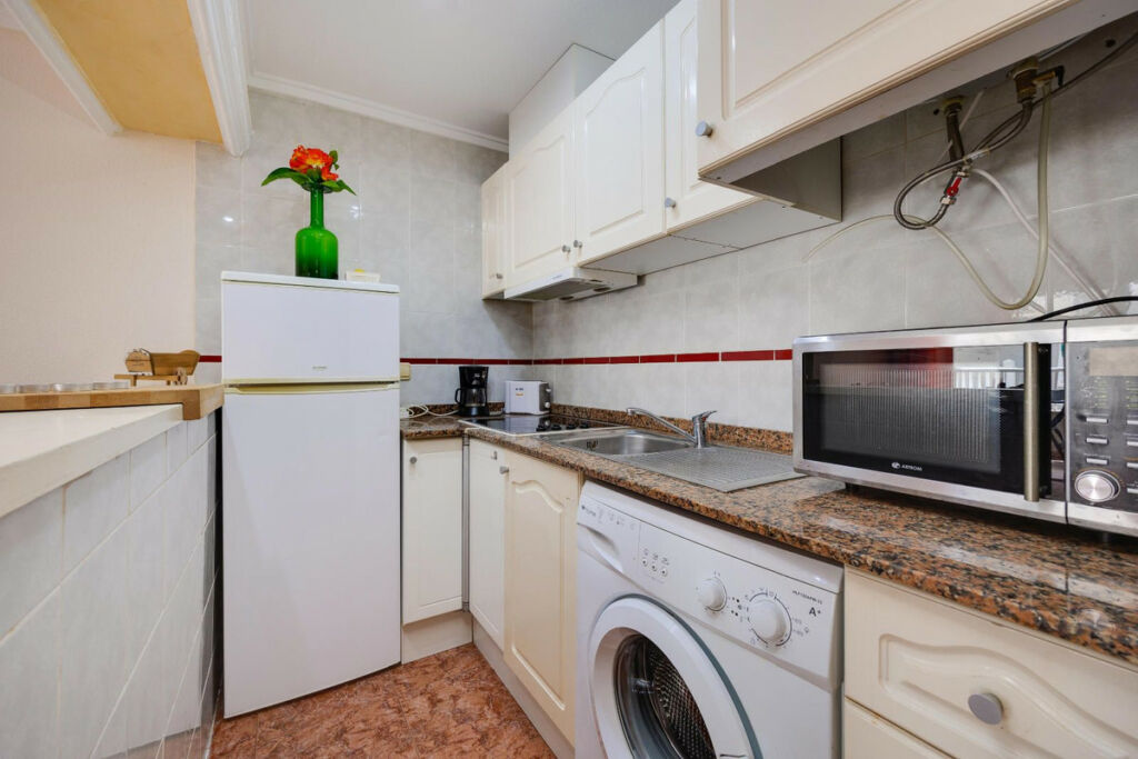 Middle Floor Apartment Torrevieja Alicante - image 17
