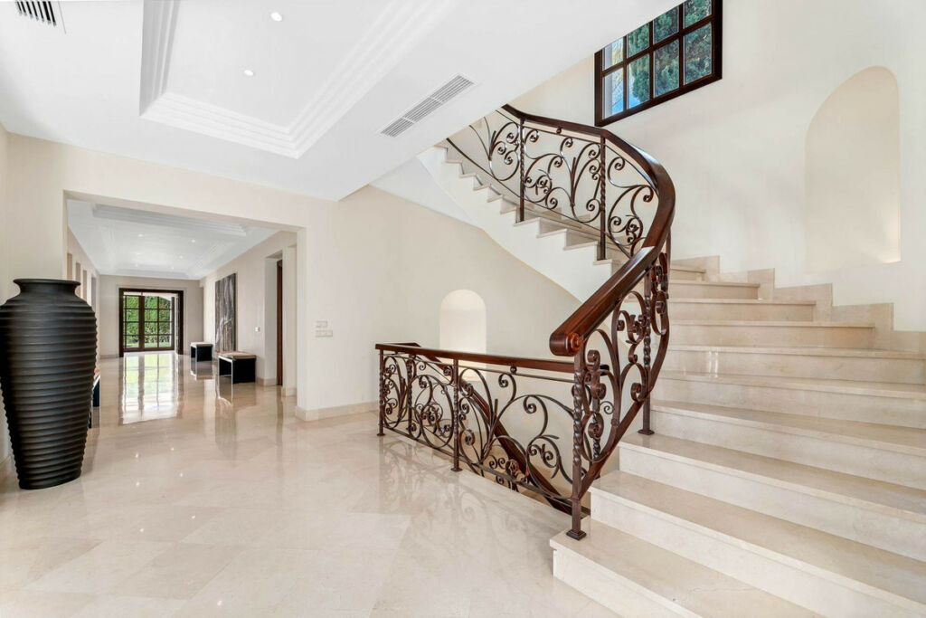 Detached Villa Sierra Blanca Málaga - image 17