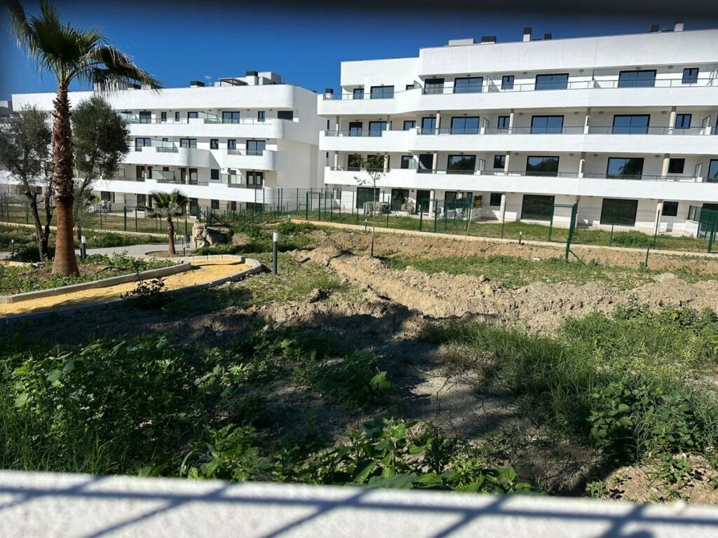 Middle Floor Apartment Estepona Málaga - image 17