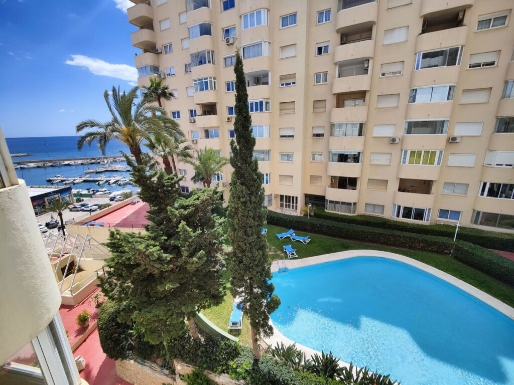 Middle Floor Apartment Estepona Málaga - image 16