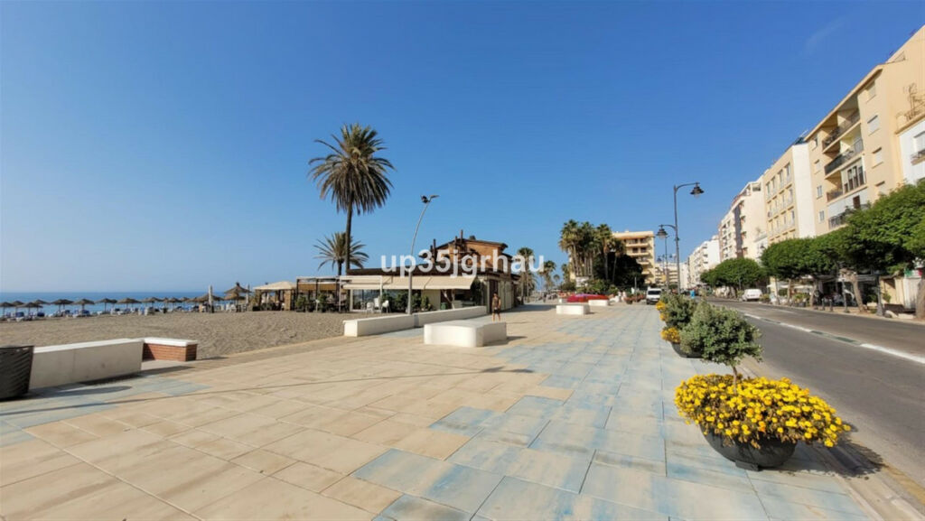 Middle Floor Studio Estepona Málaga - image 17