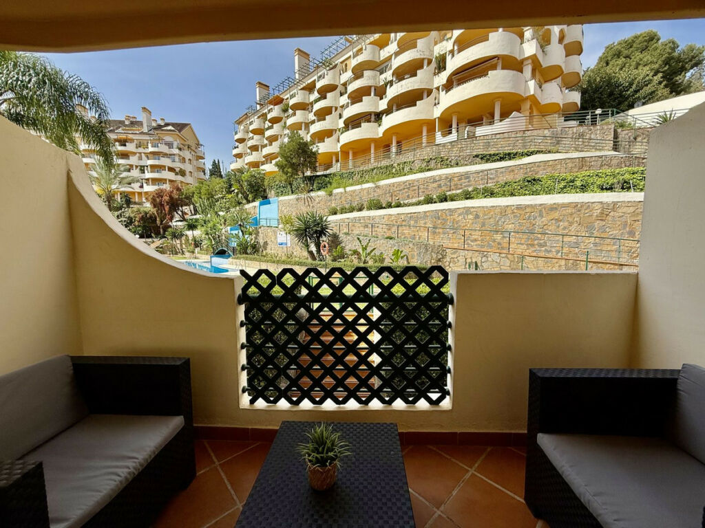 Middle Floor Apartment Nueva Andalucía Málaga - image 17