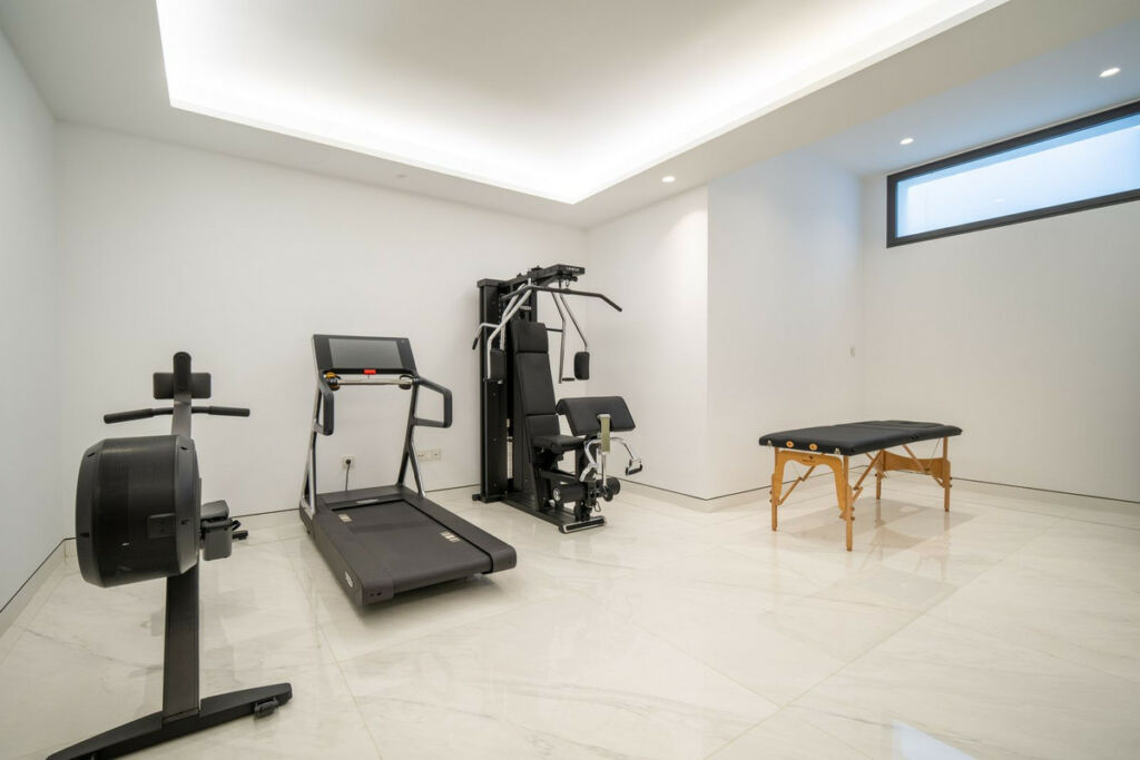 Middle Floor Apartment Estepona Málaga - image 17