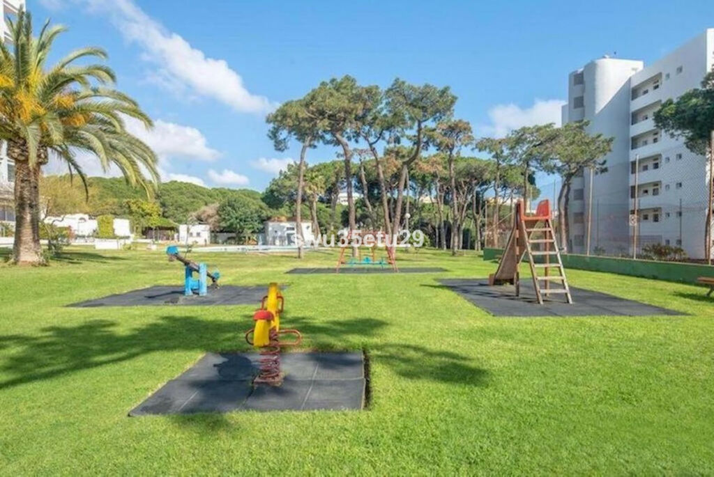 Middle Floor Apartment Calahonda Málaga - image 17