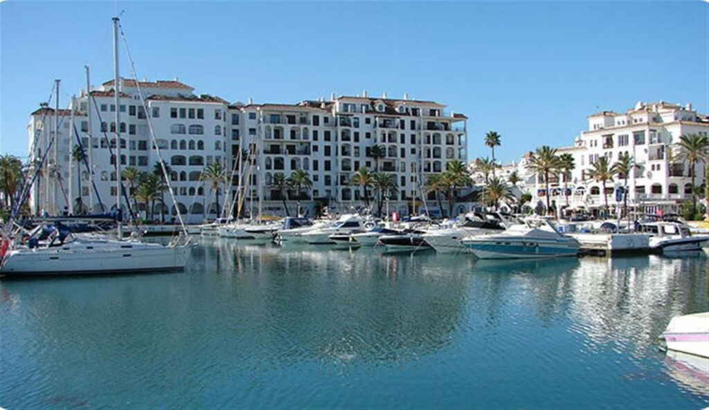 Ground Floor Apartment La Duquesa Málaga - image 17