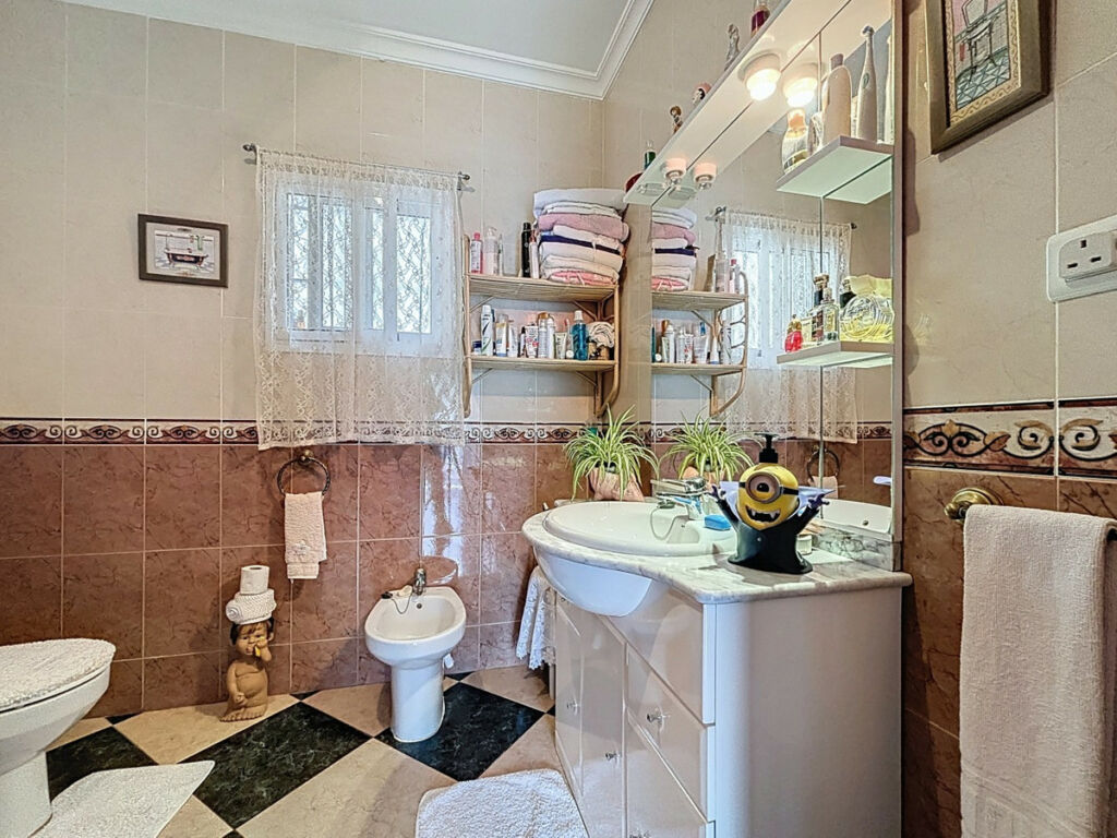 Detached Villa La Viñuela Málaga - image 17