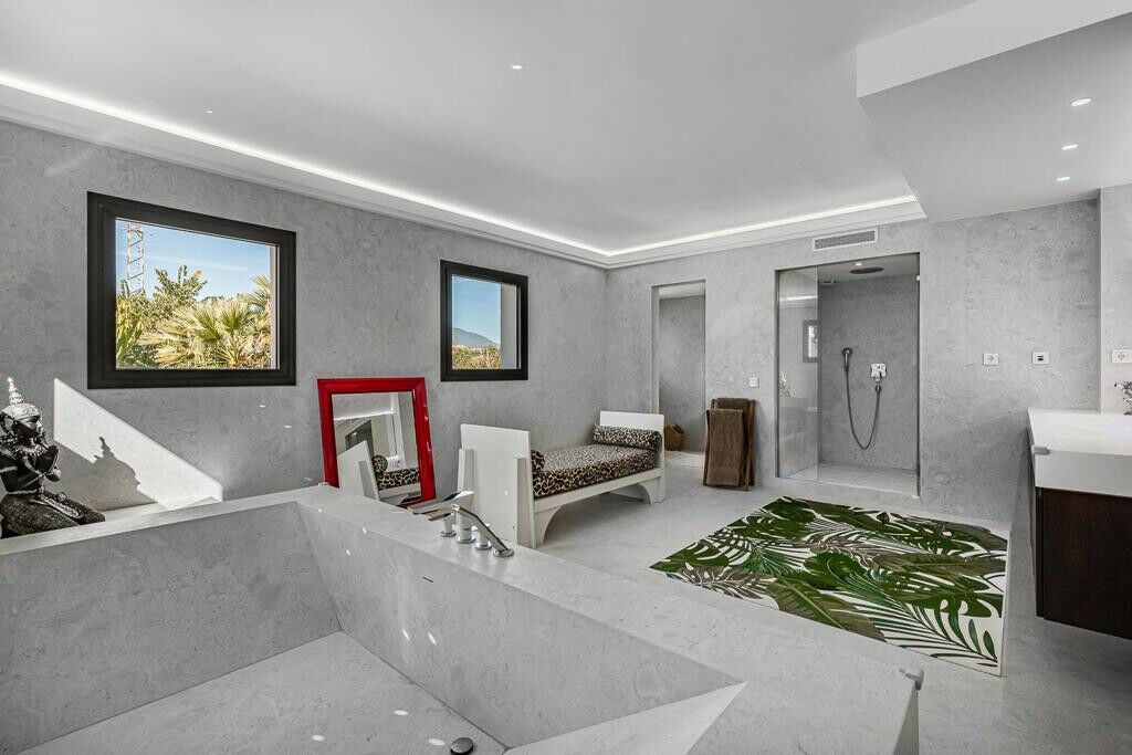 Detached Villa Estepona Málaga - image 17