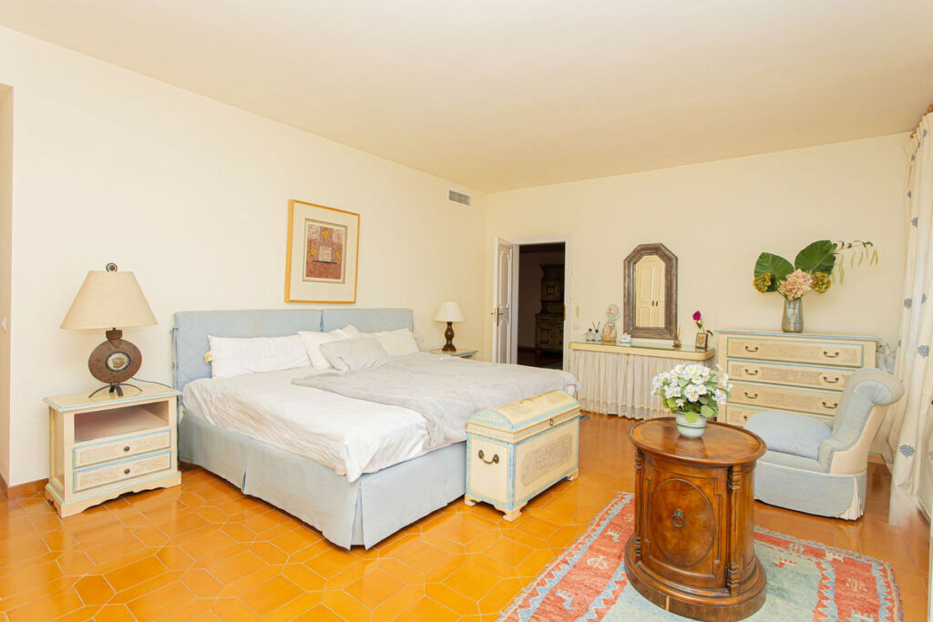 Detached Villa Nueva Andalucía Málaga - image 17