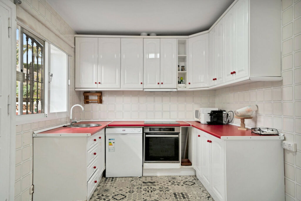 Detached Villa Elviria Málaga - image 17