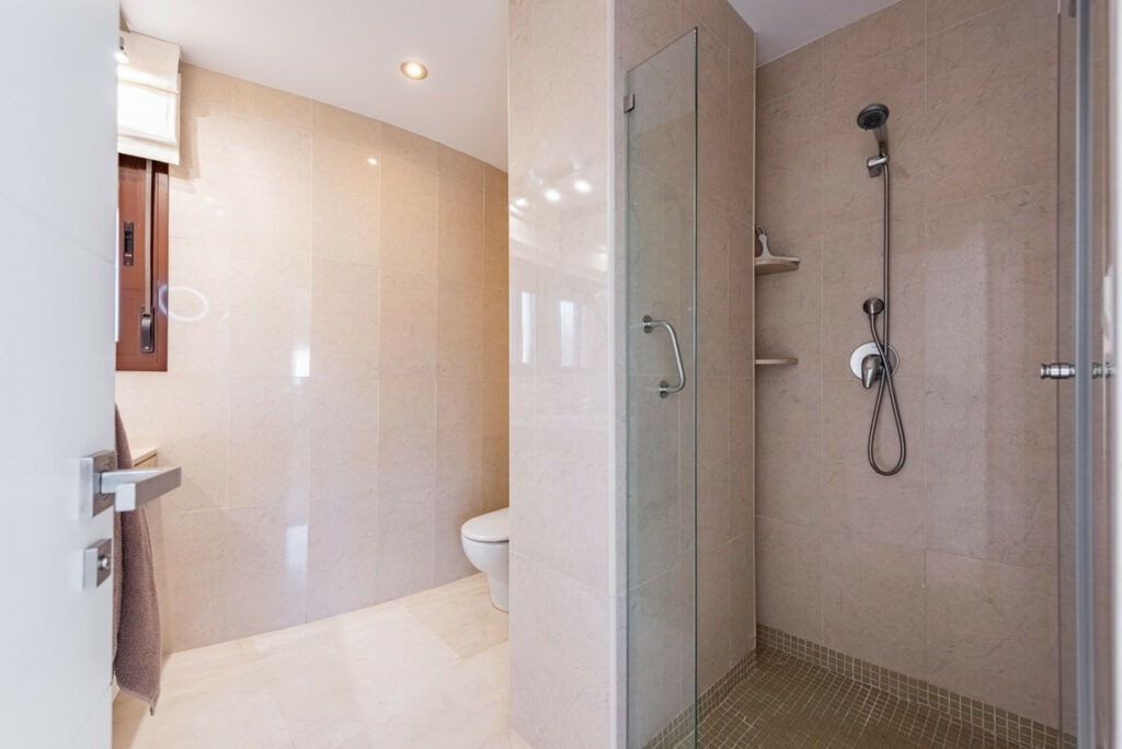 Penthouse Costalita Málaga - image 17