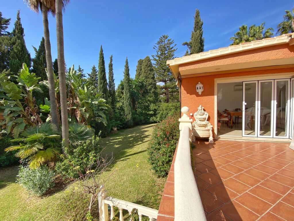 Detached Villa Nagüeles Málaga - image 17