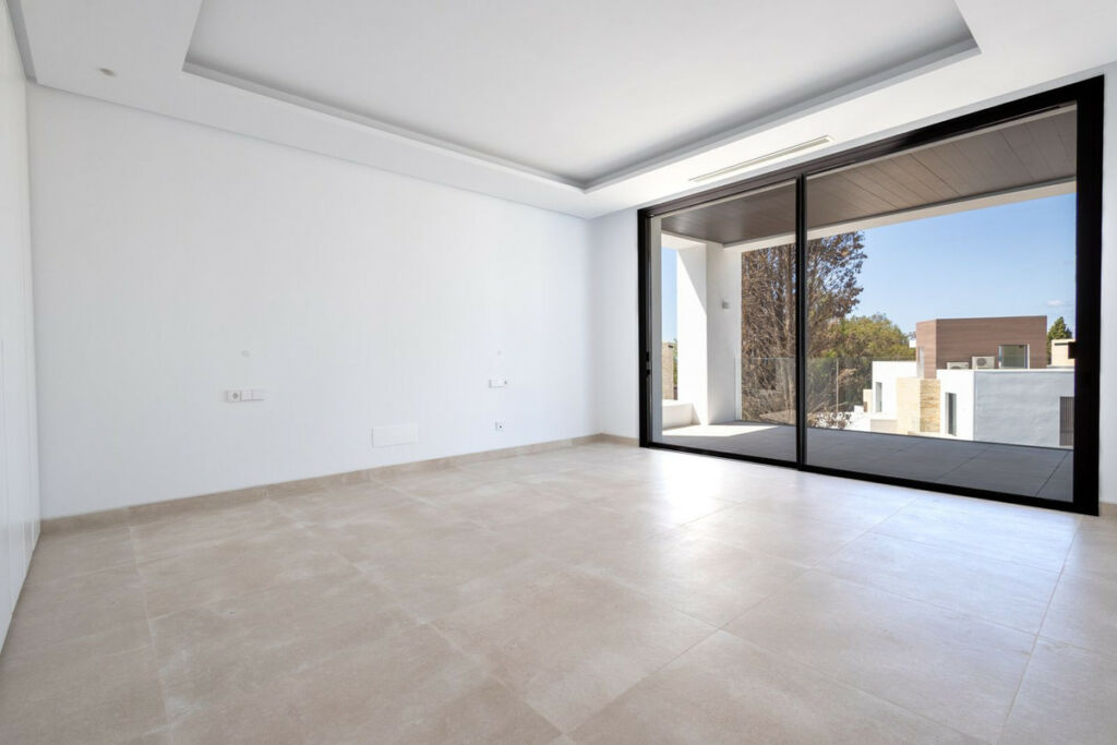 Detached Villa The Golden Mile Málaga - image 17