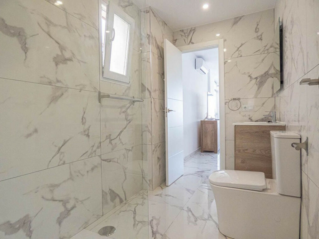 Middle Floor Apartment Villamartin Alicante - image 18