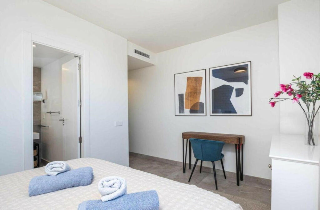 Middle Floor Apartment Estepona Málaga - image 17