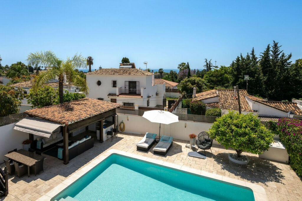 Detached Villa Río Real Málaga - image 17