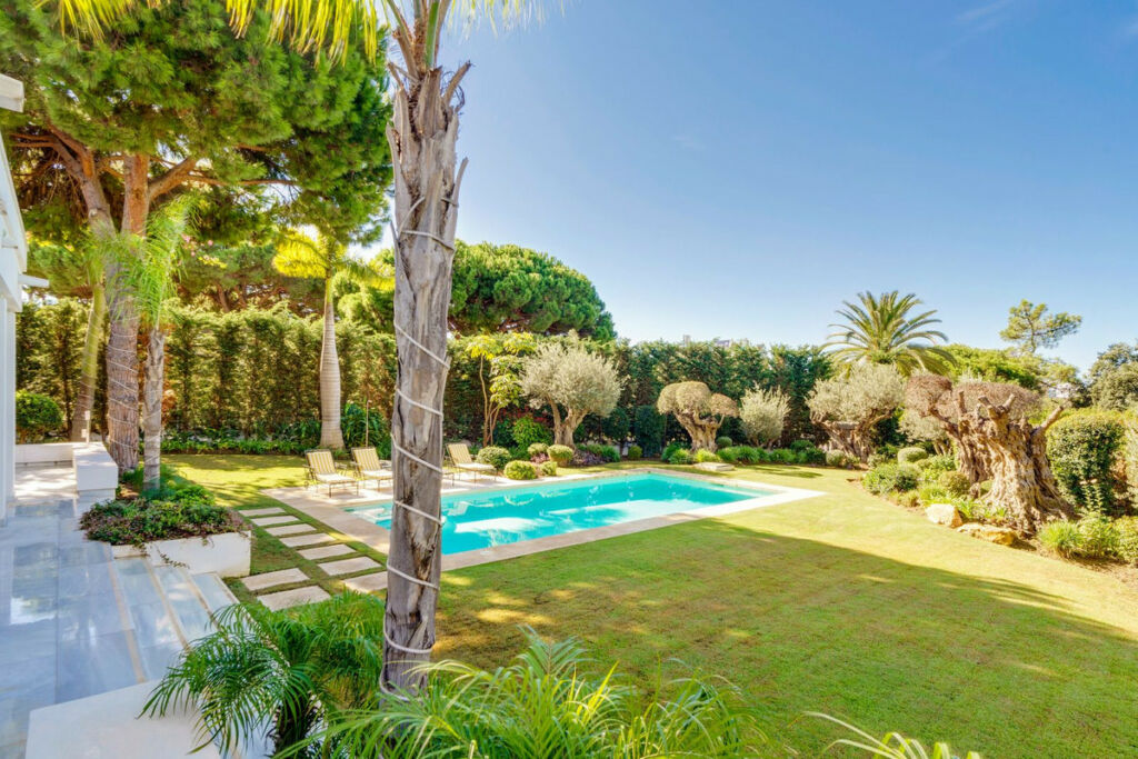 Detached Villa Hacienda Las Chapas Málaga - image 17