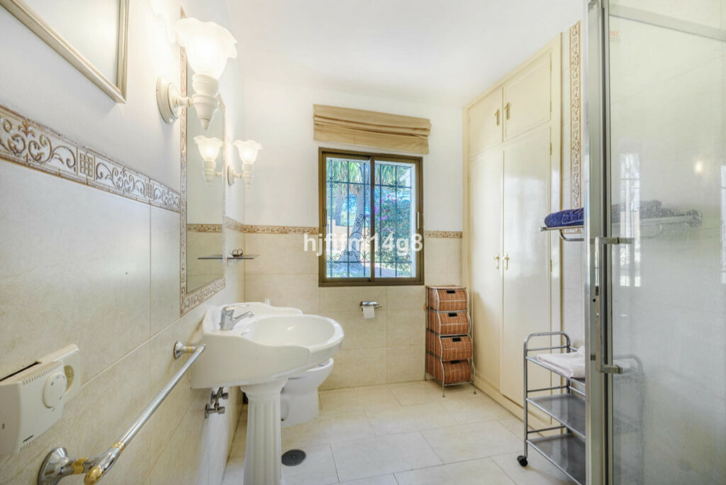 Detached Villa Nueva Andalucía Málaga - image 18