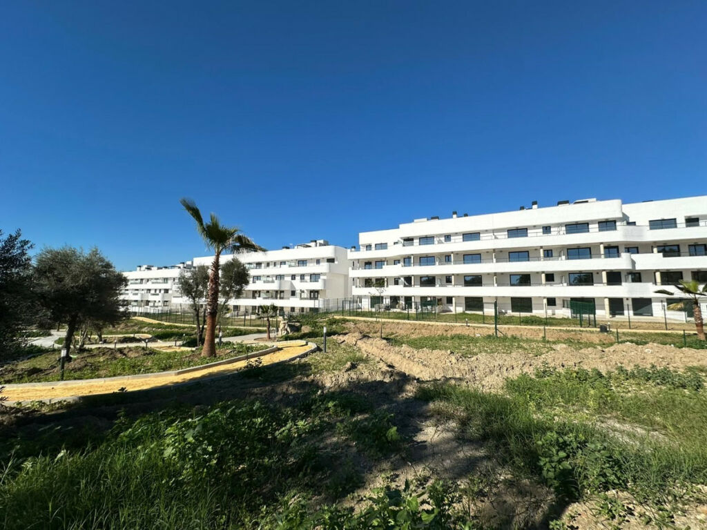Middle Floor Apartment Estepona Málaga - image 18