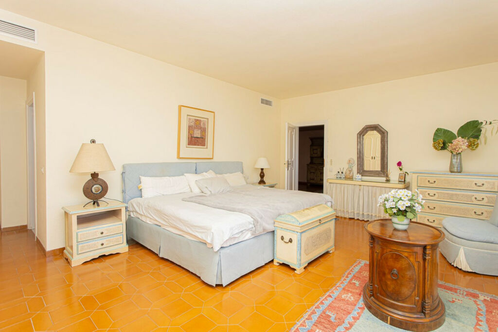 Detached Villa Nueva Andalucía Málaga - image 18