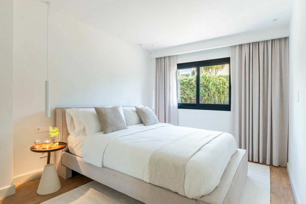 Detached Villa Nueva Andalucía Málaga - image 18