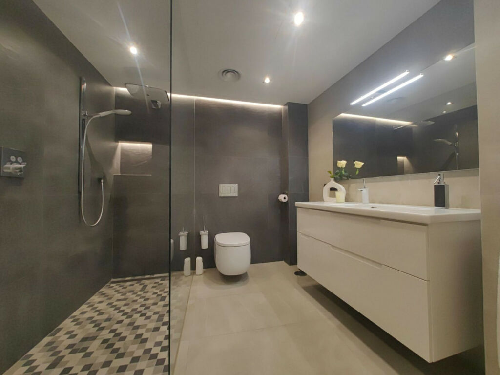 Detached Villa Estepona Málaga - image 18