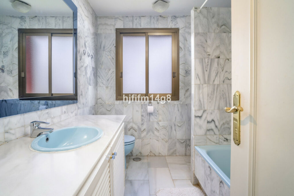 Detached Villa Nueva Andalucía Málaga - image 18
