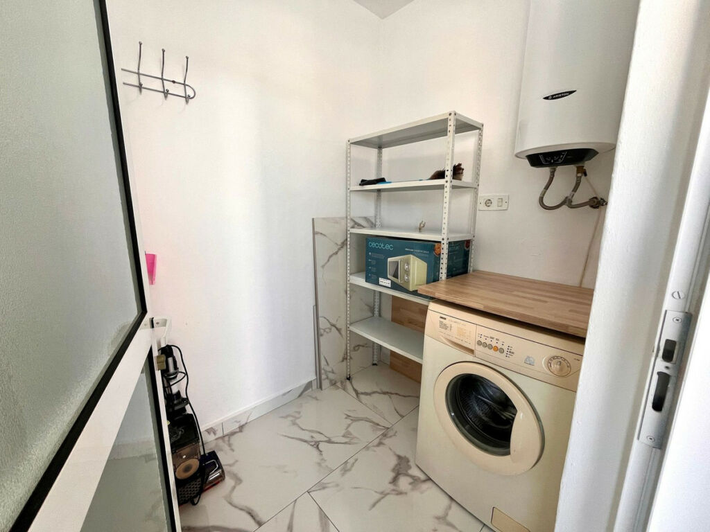 Middle Floor Apartment Villamartin Alicante - image 19