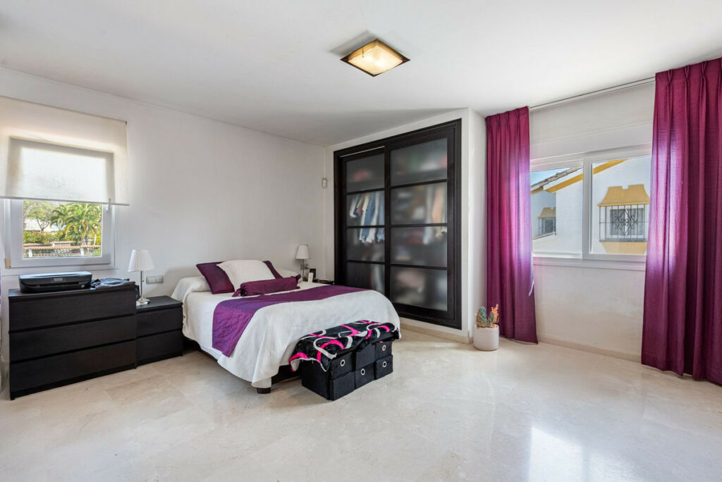 Detached Villa San Pedro de Alcántara Málaga - image 18