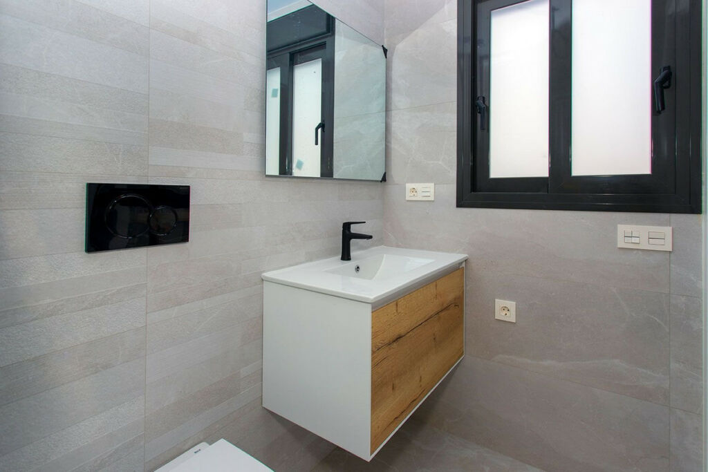 Middle Floor Apartment Torrevieja Alicante - image 18