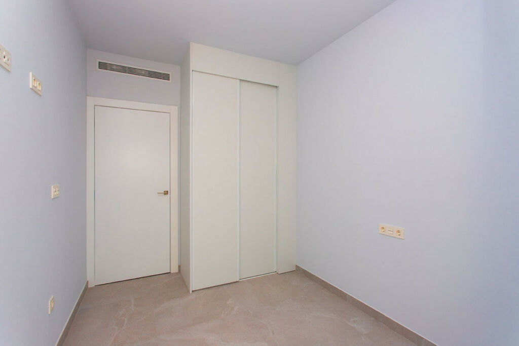 Middle Floor Apartment Torrevieja Alicante - image 18