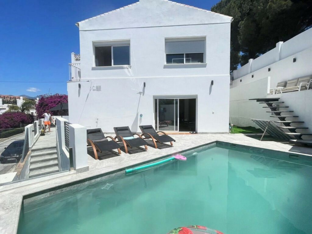 Detached Villa Nueva Andalucía Málaga - image 18
