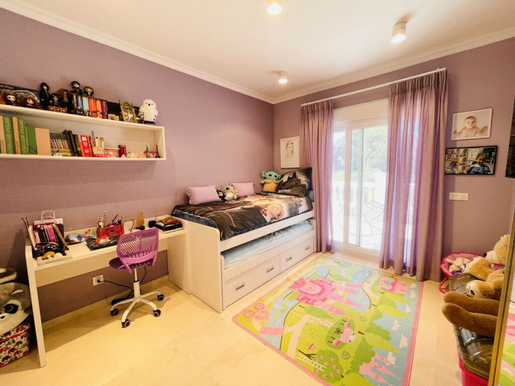 Detached Villa Nagüeles Málaga - image 18