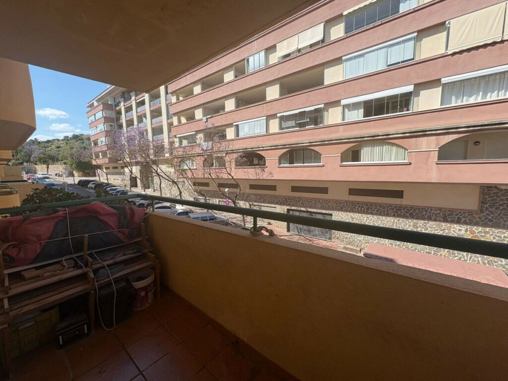 Middle Floor Apartment Los Pacos Málaga - image 18