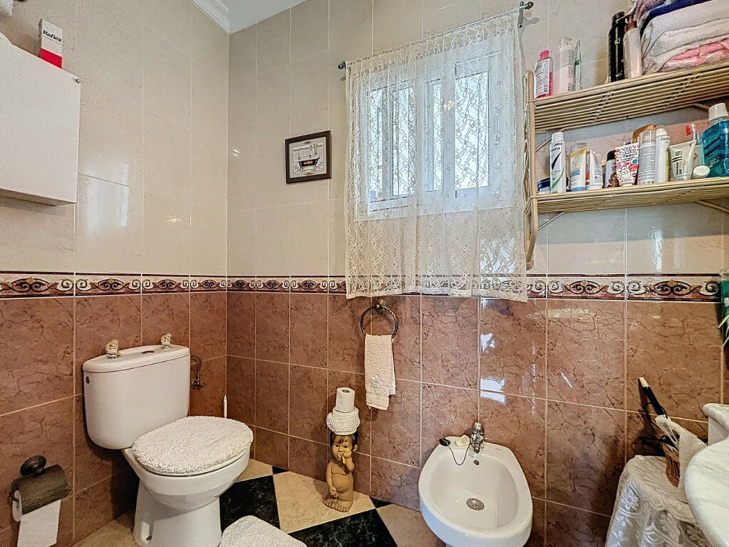 Detached Villa La Viñuela Málaga - image 18