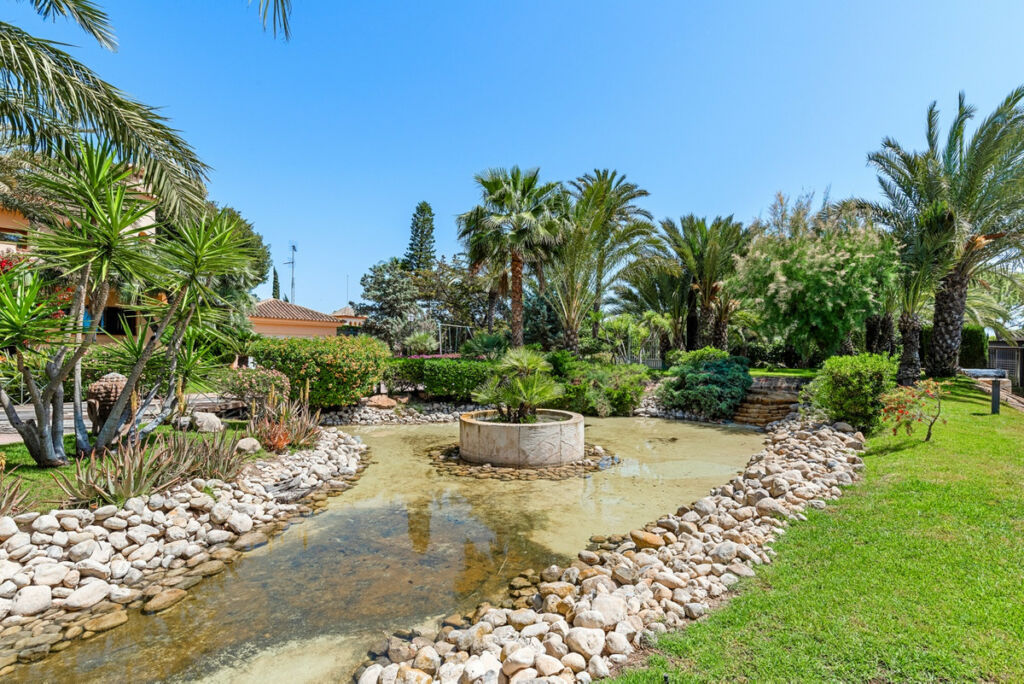 Detached Villa Elche Alicante - image 18