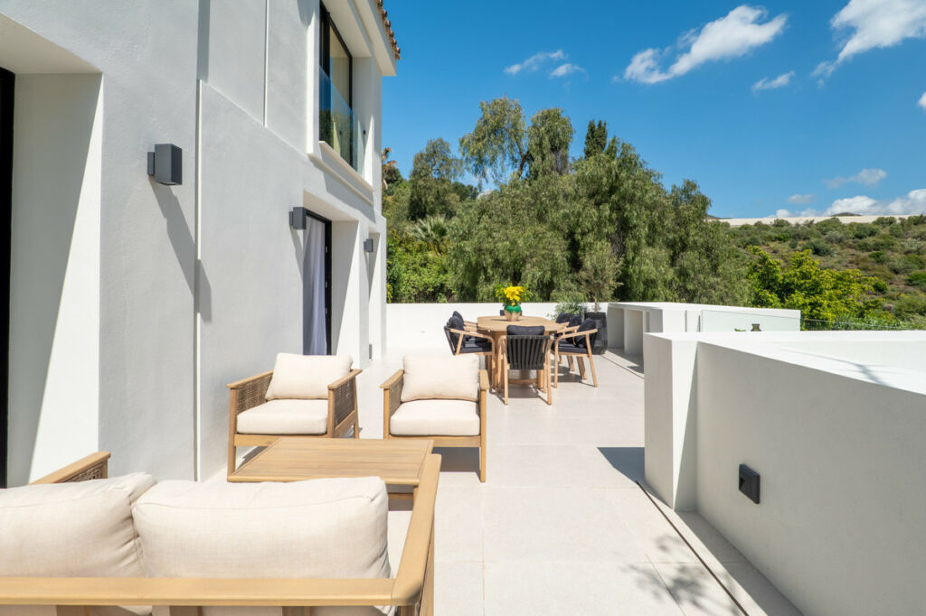 Detached Villa Nueva Andalucía Málaga - image 18