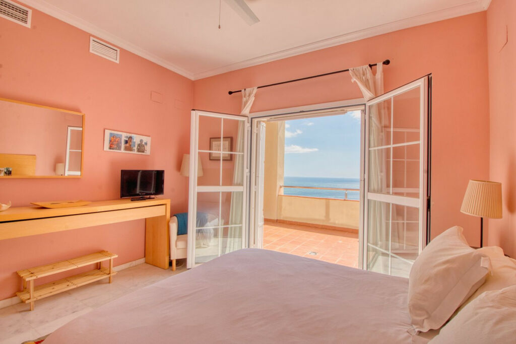 Middle Floor Apartment Manilva Málaga - image 19