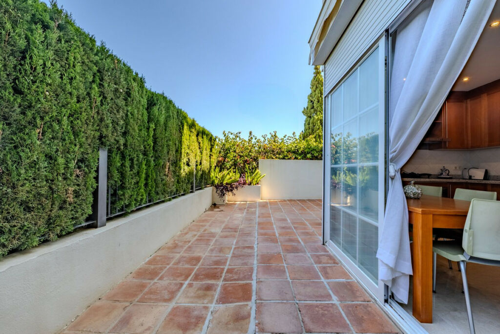 Ground Floor Apartment Río Real Málaga - image 19
